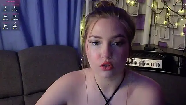 Snapshot of Grace_Fantasy chatting on October 22, 11:43 pm Grace Fantasy online show from October 22, 11:43 pm