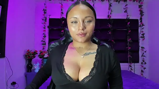 sweelanna   online show from June 11, 1:05 am