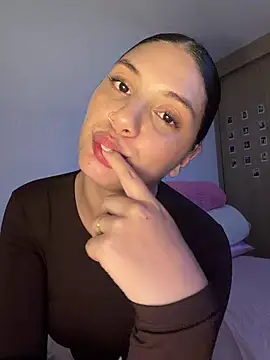 EmilyS   online show from February 19, 4:01 am