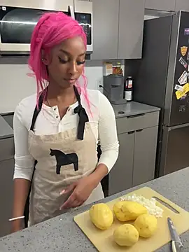 Your Paris online show from February 12, 6:15 am