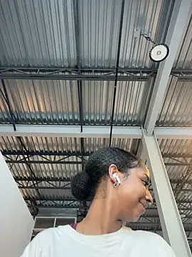 Your Paris online show from January 31, 7:11 pm