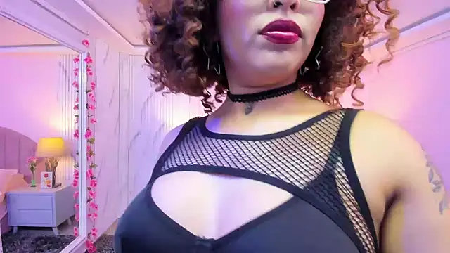 MadelaineJones online show from May 2, 12:19 pm