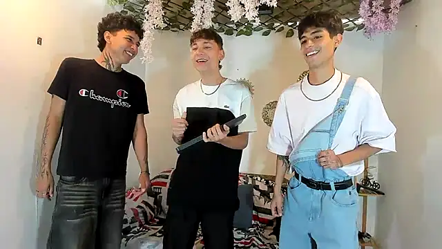 oliverhot2005 online show from November 10, 3:07 pm