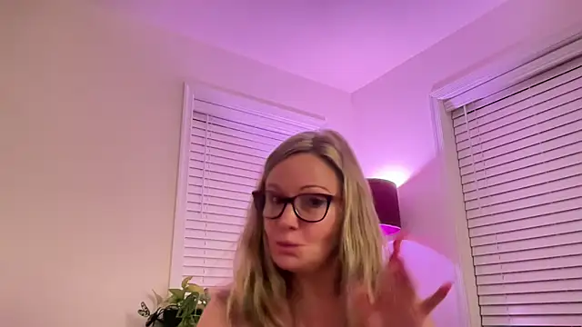 Milf Goddess online show from April 28, 5:00 am