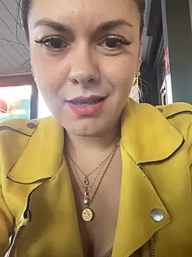 Luccreccia  online show from November 18, 3:35 pm