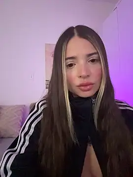 Ashleyjenner  online show from March 6, 9:37 am