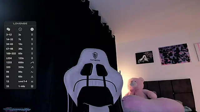 satanbabee online show from July 14, 1:06 am