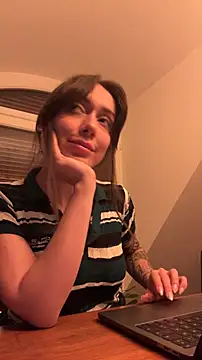 Snapshot of emiliasommer chatting on October 2, 7:52 pm emiliasommer online show from October 2, 7:52 pm