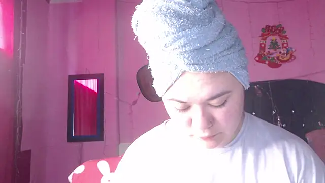 NikkiRous  online show from October 28, 1:06 pm