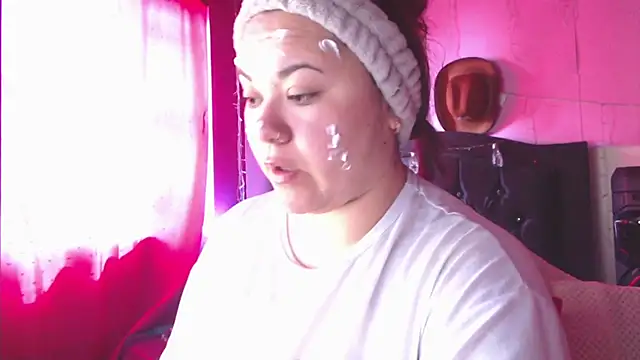 NikkiRous  online show from June 12, 1:52 pm