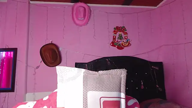 NikkiRous  online show from December 5, 1:56 pm