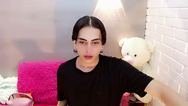 Daniela Pink  online show from October 7, 8:02 pm