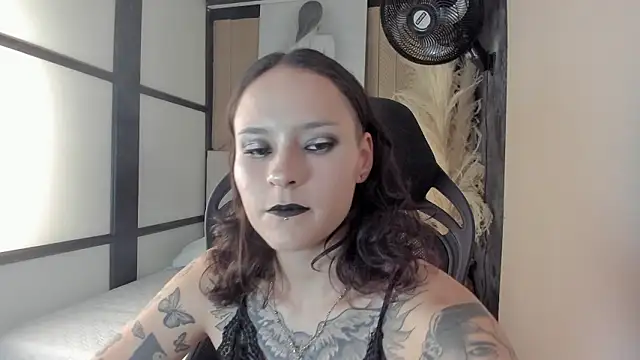 AnnyThompson  online show from March 18, 10:37 pm