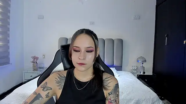 AnnyThompson  online show from March 10, 10:03 pm