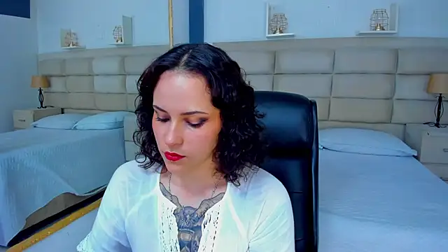 AnnyThompson  online show from November 10, 9:21 pm