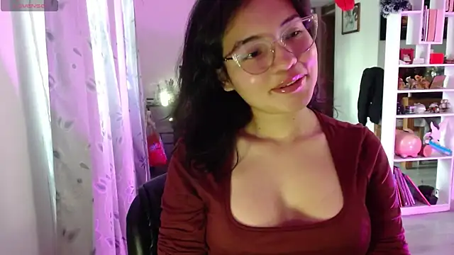 lauvelez   online show from January 9, 9:19 pm