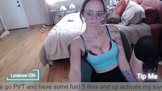 Plantbabeee online show from March 18, 7:30 pm