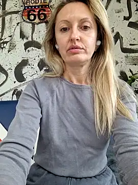 Snapshot of Miss____Mia_ chatting on October 1, 12:10 pm Miss Mia online show from October 1, 12:10 pm