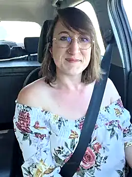 minierose online show from April 23, 2:30 pm