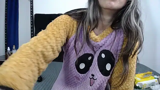 sweet skylove  online show from June 8, 12:06 am