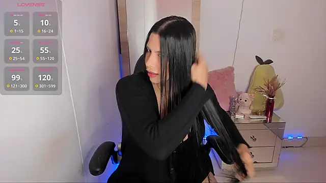 Snapshot of hellensexy chatting on October 6, 10:14 pm hellensexy online show from October 6, 10:14 pm