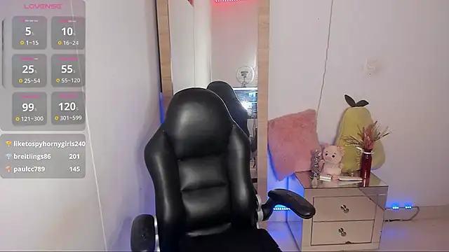 Snapshot of hellensexy chatting on October 5, 10:04 pm hellensexy online show from October 5, 10:04 pm