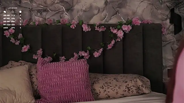 AmiLewis online show from July 14, 1:17 am