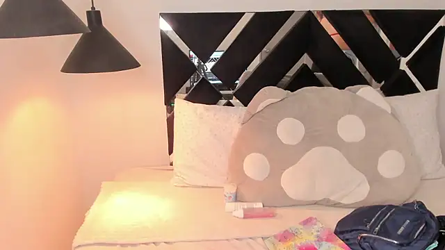 Miia Thompsonn online show from August 5, 3:35 am