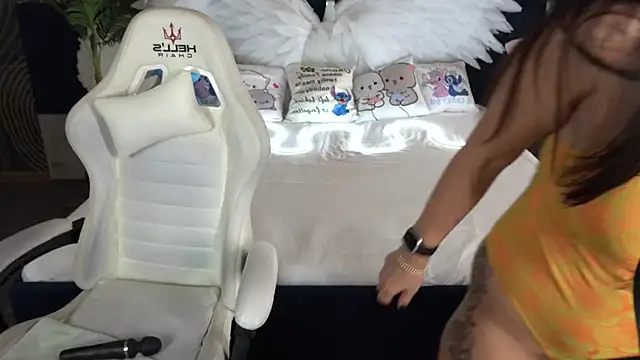 IsabellaFoxyy online show from October 3, 12:43 pm