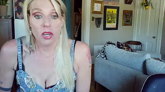Glamazonx online show from May 2, 10:35 pm