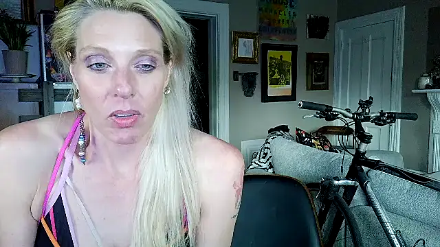 Glamazonx online show from April 27, 11:57 pm