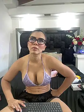 Arianna Jones1 online show from August 2, 9:51 pm