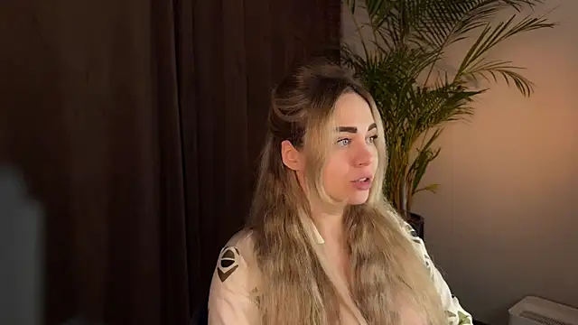 hotexclusive  online show from March 25, 12:05 am