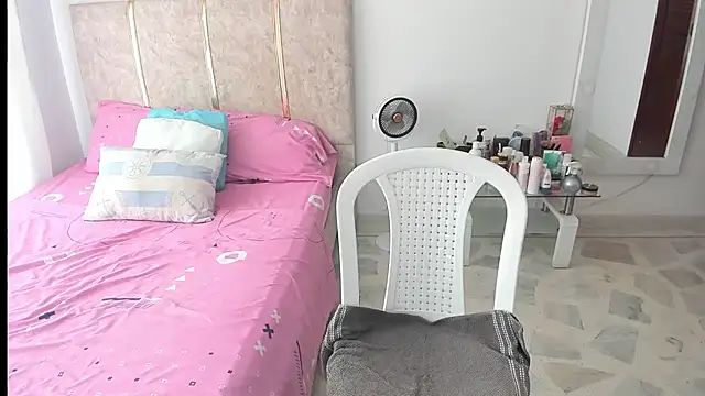 EnyelDavies online show from July 22, 1:34 pm