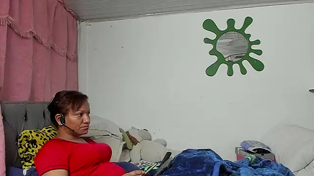 Snapshot of Laflaka22 chatting on October 30, 10:55 pm Laflaka22 online show from October 30, 10:55 pm