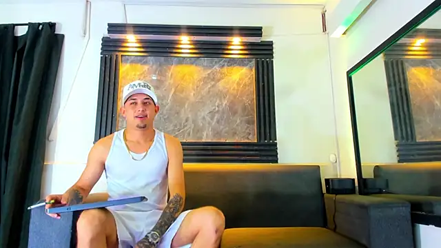 Snapshot of liam_genner_ chatting on October 2, 7:52 pm liam genner online show from October 2, 7:52 pm