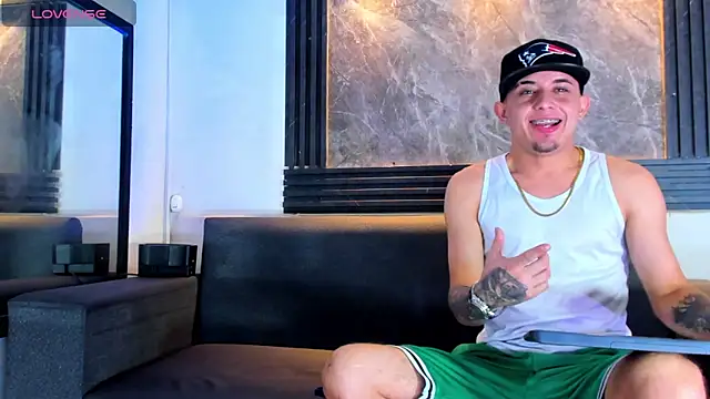 Snapshot of liam_genner_ chatting on September 29, 8:03 pm liam genner online show from September 29, 8:03 pm