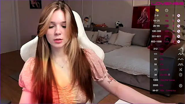 Frau Lina online show from March 15, 3:25 pm