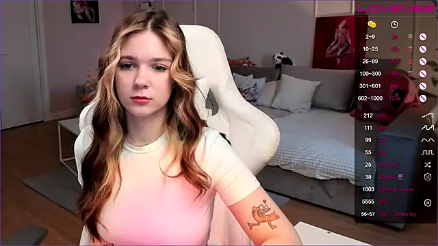 Frau Lina online show from March 18, 3:17 pm