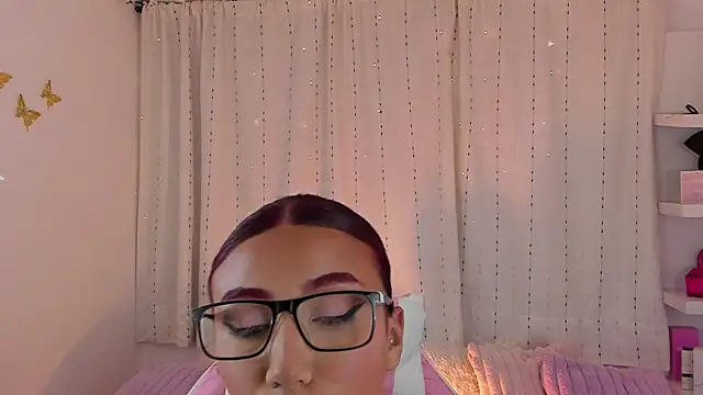 Snapshot of veronicaxx69 chatting on September 19, 12:42 am veronicaxx69 online show from September 19, 12:42 am