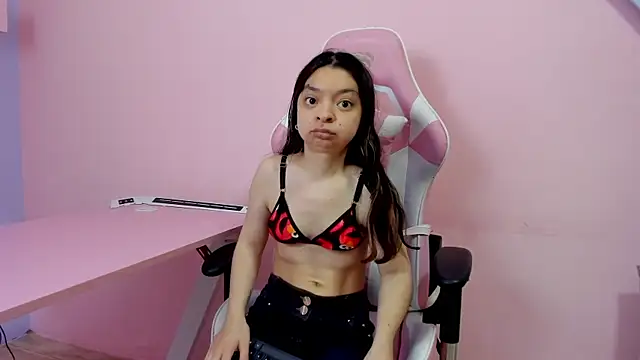 CharlotteMuller online show from December 2, 8:00 pm