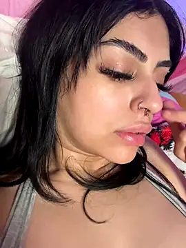 ThickerThanYoBitch online show from October 13, 4:42 pm