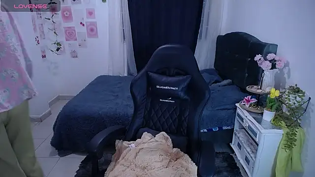 IsaBaileys  online show from April 27, 12:41 am