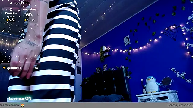 Snapshot of IsaBaileys_ chatting on October 4, 10:25 pm IsaBaileys online show from October 4, 10:25 pm