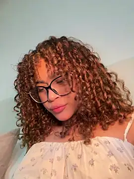 Lianh Benett online show from May 22, 2:37 pm