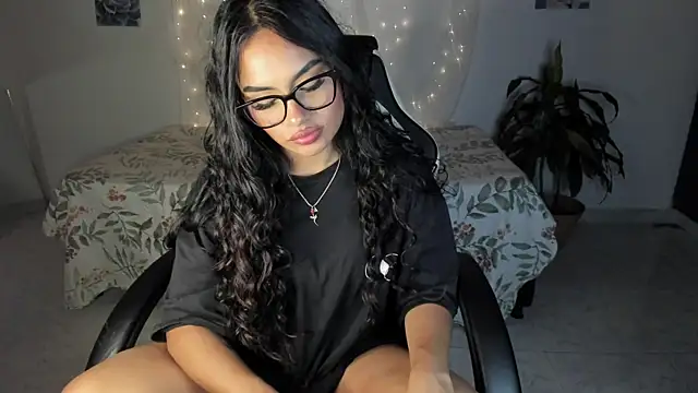 Riana Kean online show from November 12, 2:53 am