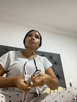 Riana Kean online show from May 1, 10:02 pm