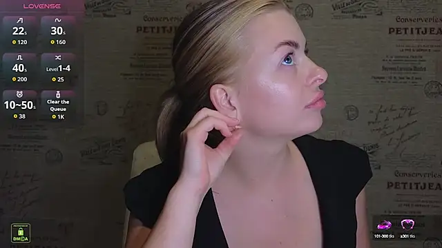 Snapshot of RinaBlondie chatting on September 9, 8:30 pm RinaBlondie online show from September 9, 8:30 pm