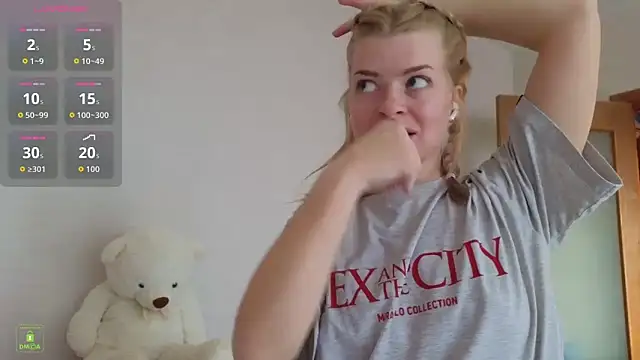 Snapshot of RinaBlondie chatting on October 11, 1:25 pm RinaBlondie online show from October 11, 1:25 pm