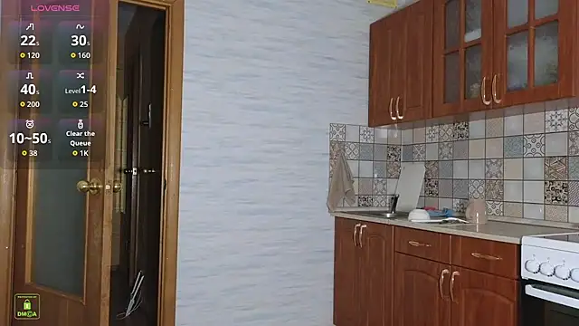 Snapshot of RinaBlondie chatting on October 6, 3:18 pm RinaBlondie online show from October 6, 3:18 pm